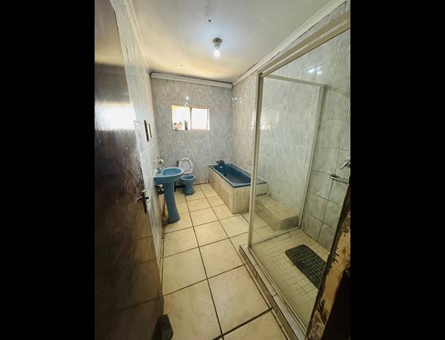 5 BEDROOM HOUSE FOR SALE IN EDENDALE J